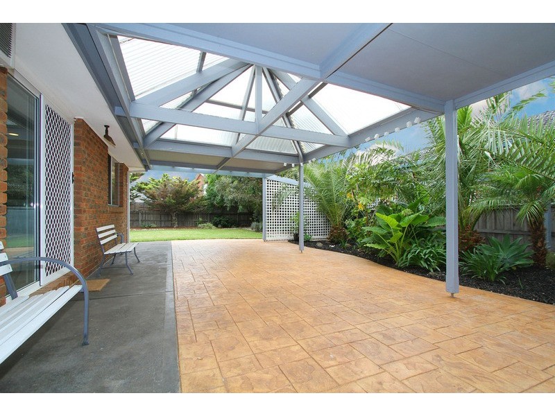 4 Beckwith Court, Taylors Lakes VIC 3038