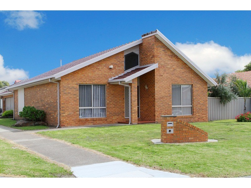 2 Heron Court, Taylors Lakes VIC 3038