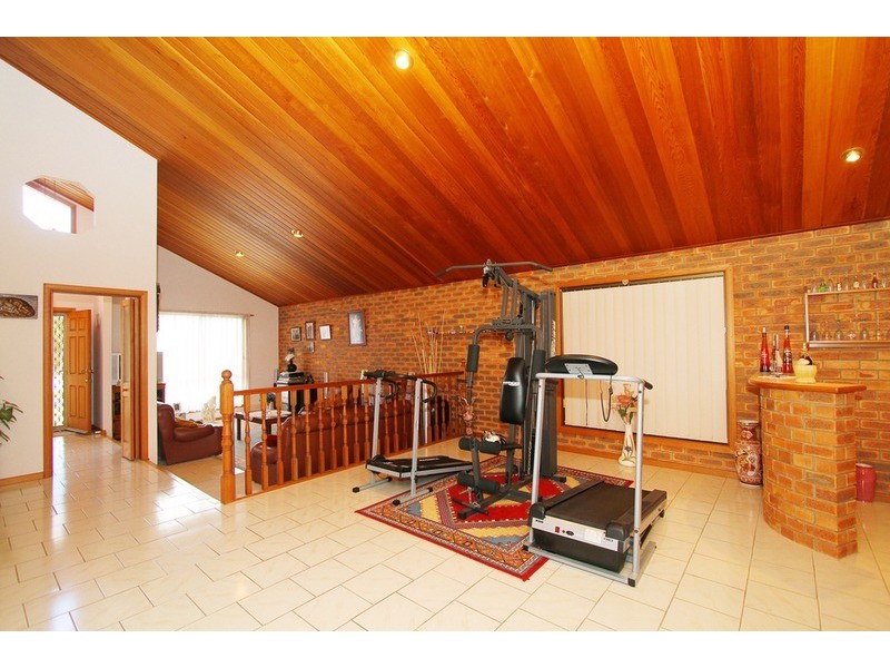 2 Heron Court, Taylors Lakes VIC 3038