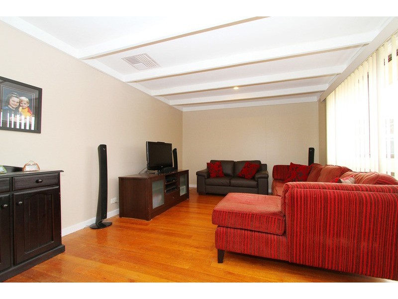 20 Glenrobe Street, Deer Park VIC 3023