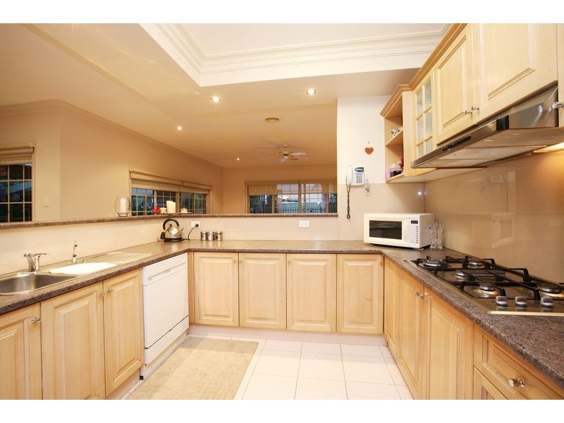 32 Lionheart Avenue, Taylors Lakes VIC 3038