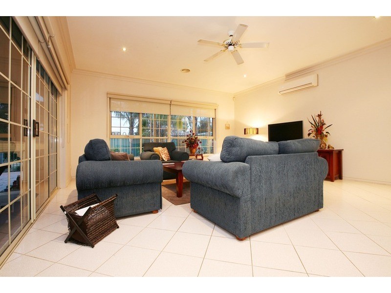 32 Lionheart Avenue, Taylors Lakes VIC 3038