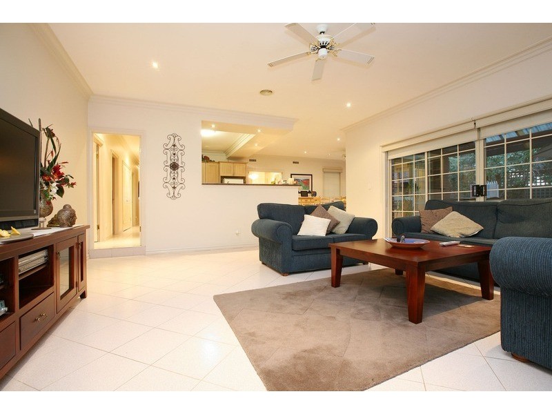 32 Lionheart Avenue, Taylors Lakes VIC 3038