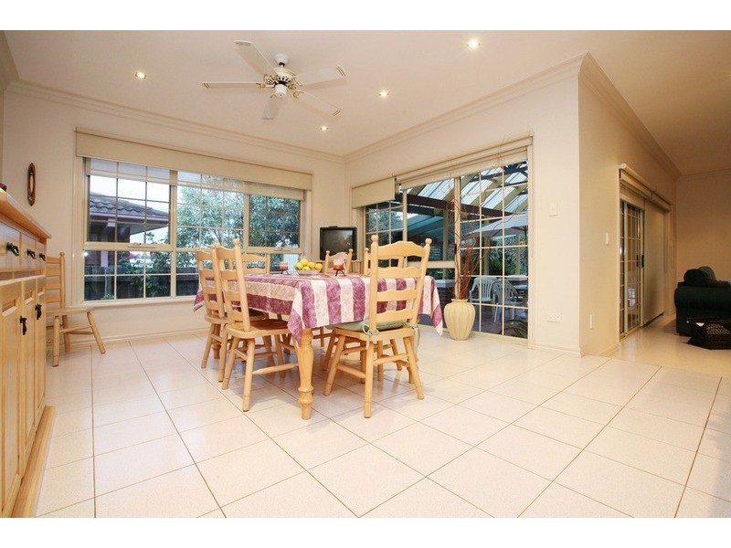 32 Lionheart Avenue, Taylors Lakes VIC 3038