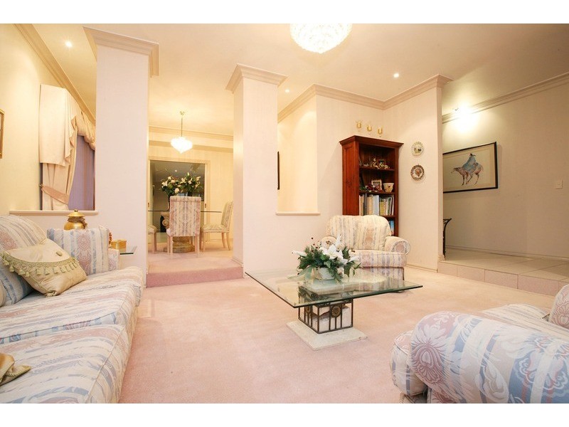 32 Lionheart Avenue, Taylors Lakes VIC 3038