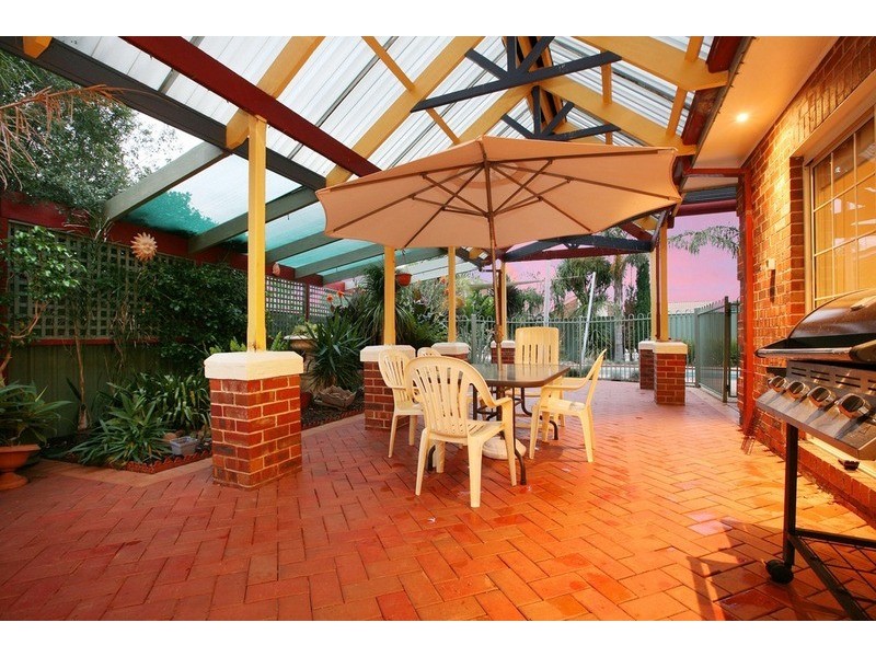 32 Lionheart Avenue, Taylors Lakes VIC 3038