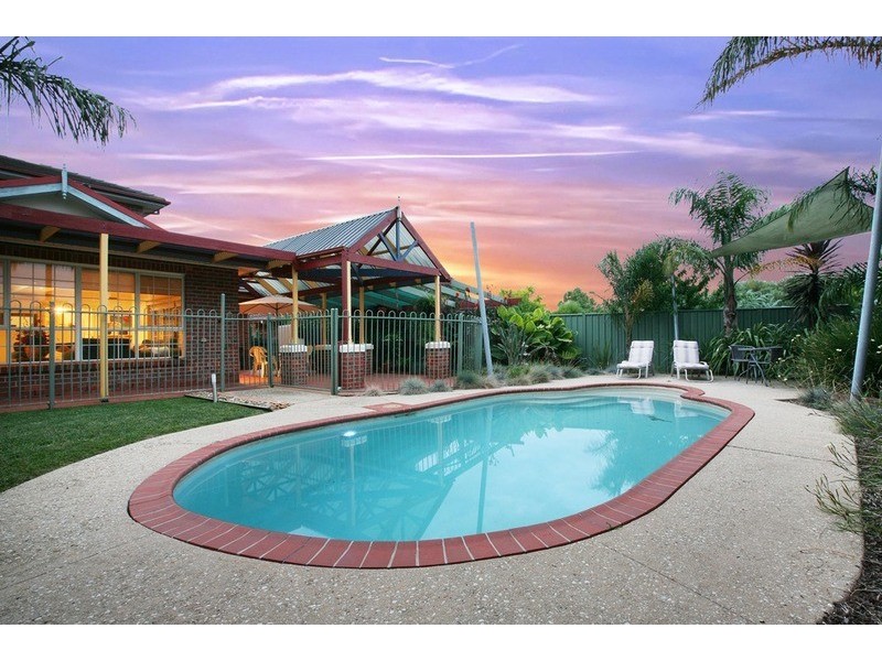 32 Lionheart Avenue, Taylors Lakes VIC 3038