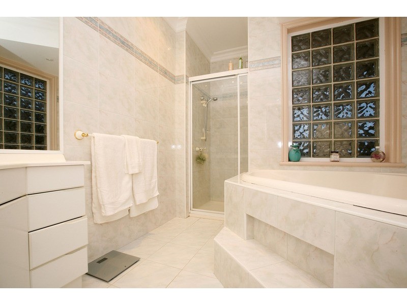 32 Lionheart Avenue, Taylors Lakes VIC 3038