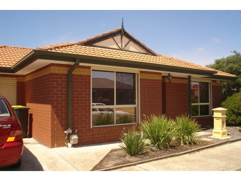 2/13 Chatterton Drive, Delahey VIC 3037