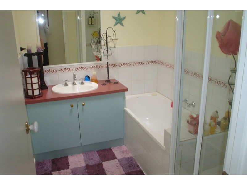 2/13 Chatterton Drive, Delahey VIC 3037