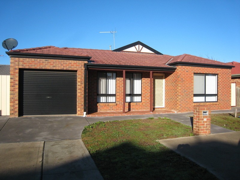 2/12 Marylou Court, Delahey VIC 3037
