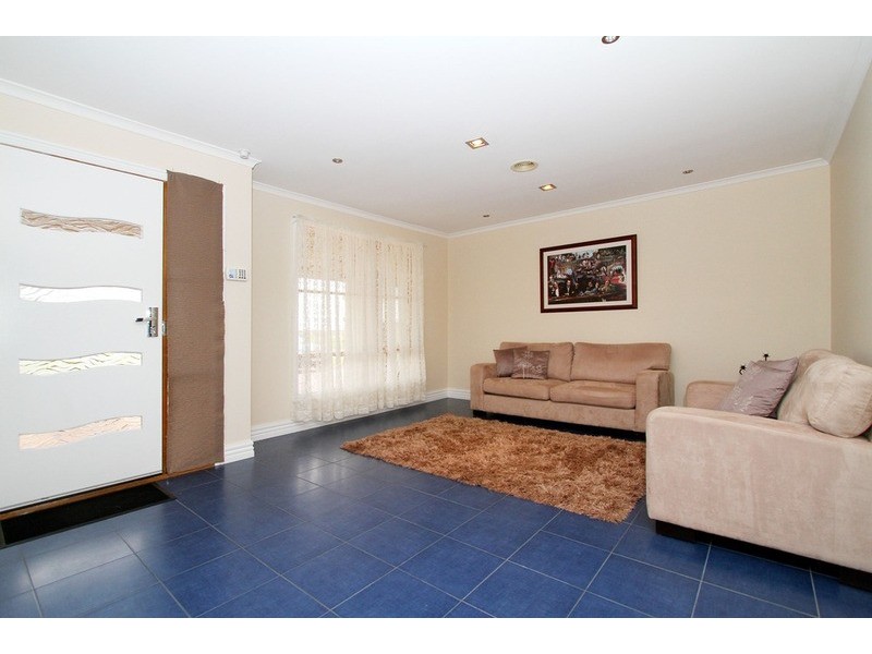 1/12 Nottingham Way, Sydenham VIC 3037