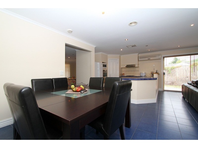 1/12 Nottingham Way, Sydenham VIC 3037