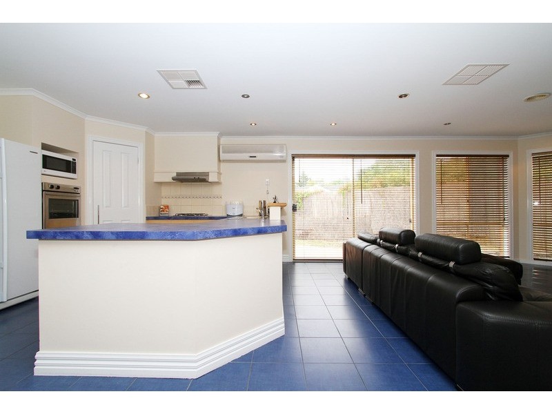 1/12 Nottingham Way, Sydenham VIC 3037