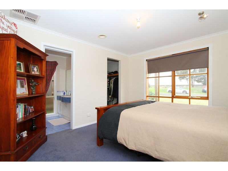 1/12 Nottingham Way, Sydenham VIC 3037