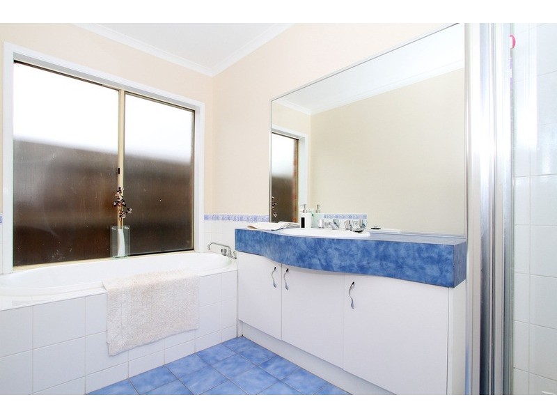 1/12 Nottingham Way, Sydenham VIC 3037