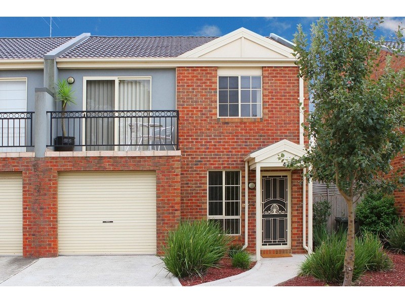 4/2 Silvertree Avenue, Delahey VIC 3037