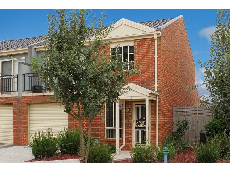 4/2 Silvertree Avenue, Delahey VIC 3037