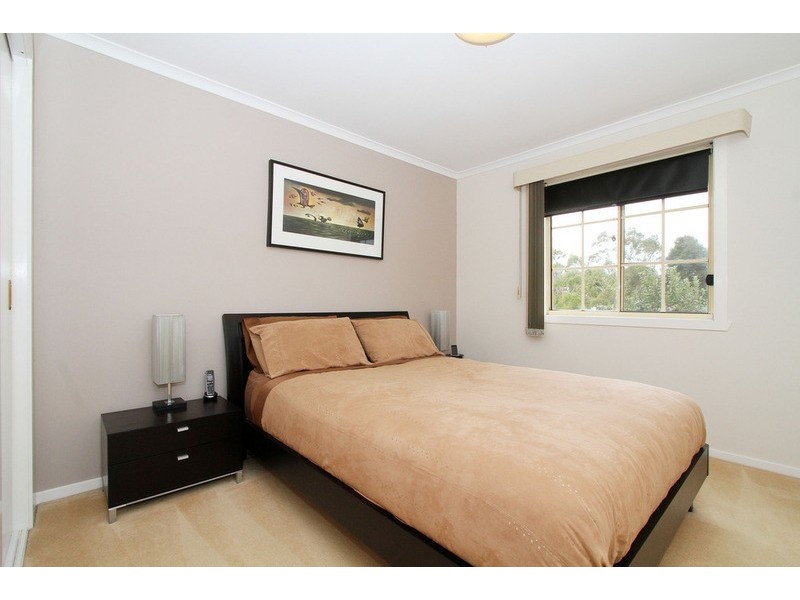 4/2 Silvertree Avenue, Delahey VIC 3037