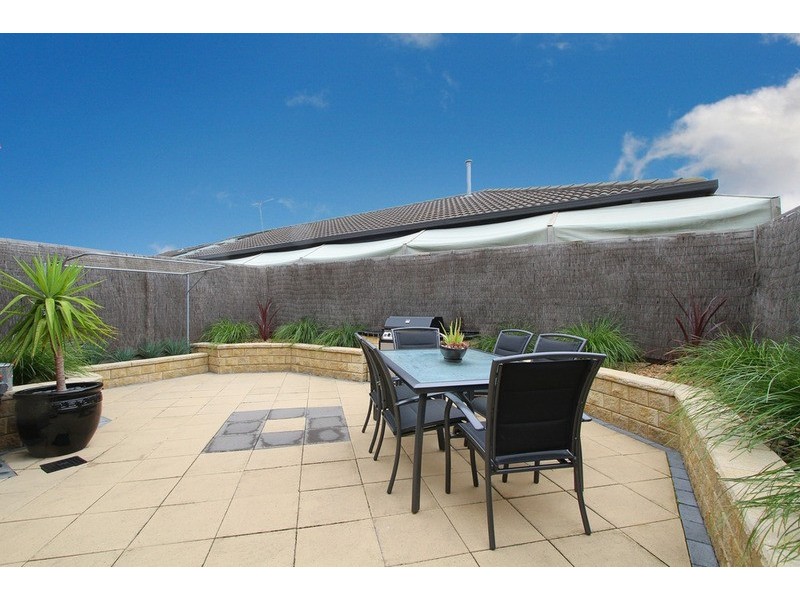 4/2 Silvertree Avenue, Delahey VIC 3037