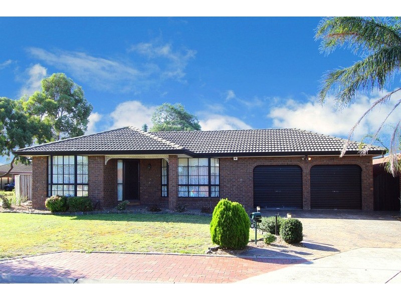 16 Shale Court, Delahey VIC 3037