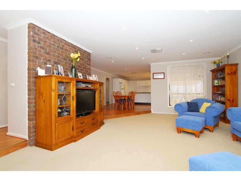 16 Shale Court, Delahey VIC 3037