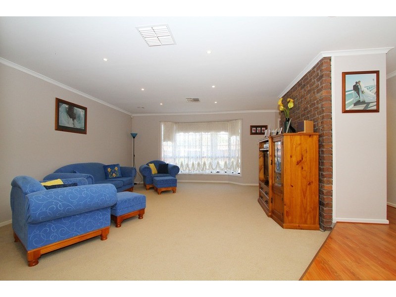 16 Shale Court, Delahey VIC 3037