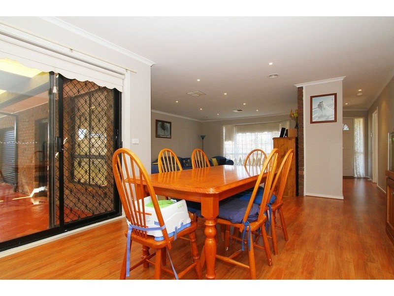 16 Shale Court, Delahey VIC 3037