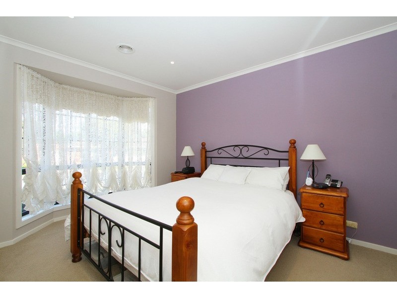 16 Shale Court, Delahey VIC 3037