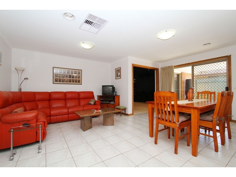 3 Angourie Crescent, Taylors Lakes VIC 3038