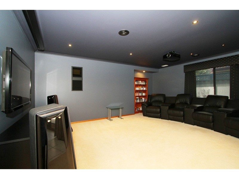 3 Angourie Crescent, Taylors Lakes VIC 3038