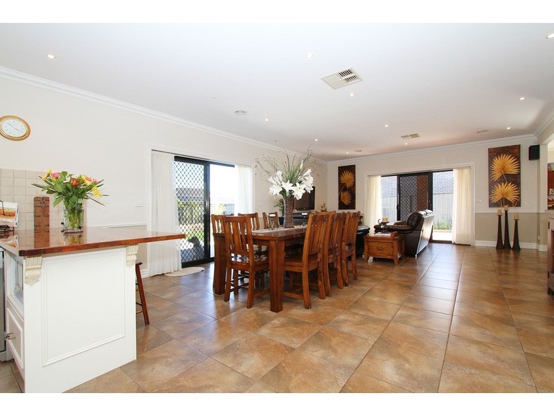 24 Melfin Drive, Hillside VIC 3037