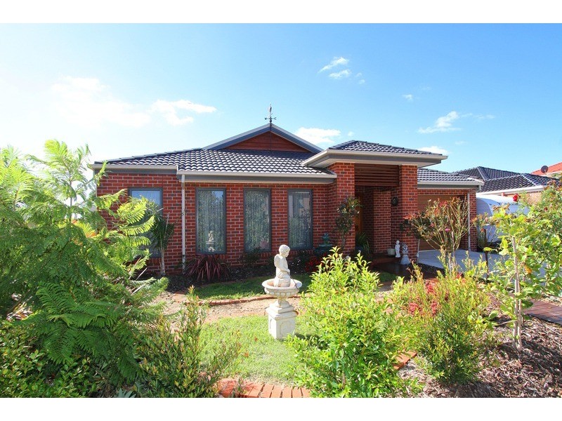 24 Highwood Drive, Hillside VIC 3037