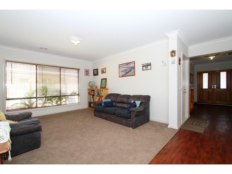 24 Highwood Drive, Hillside VIC 3037
