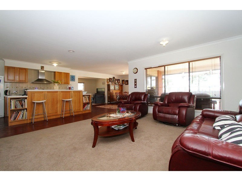 24 Highwood Drive, Hillside VIC 3037