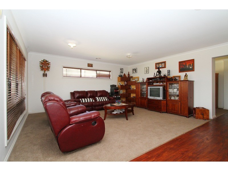 24 Highwood Drive, Hillside VIC 3037