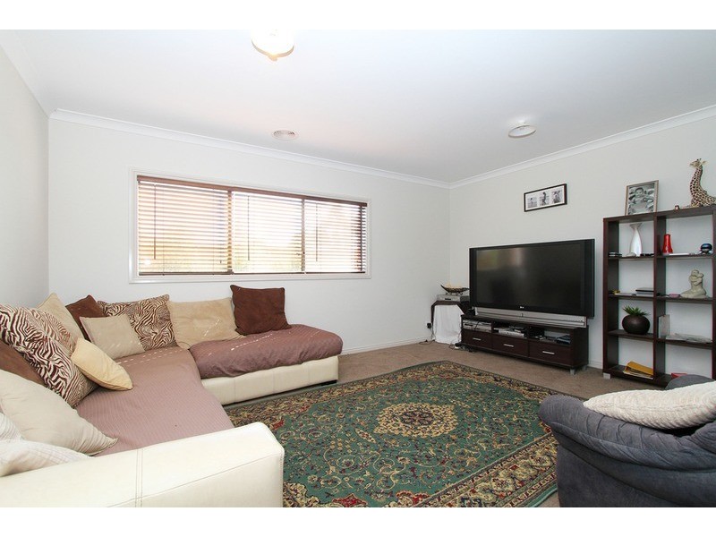 24 Highwood Drive, Hillside VIC 3037