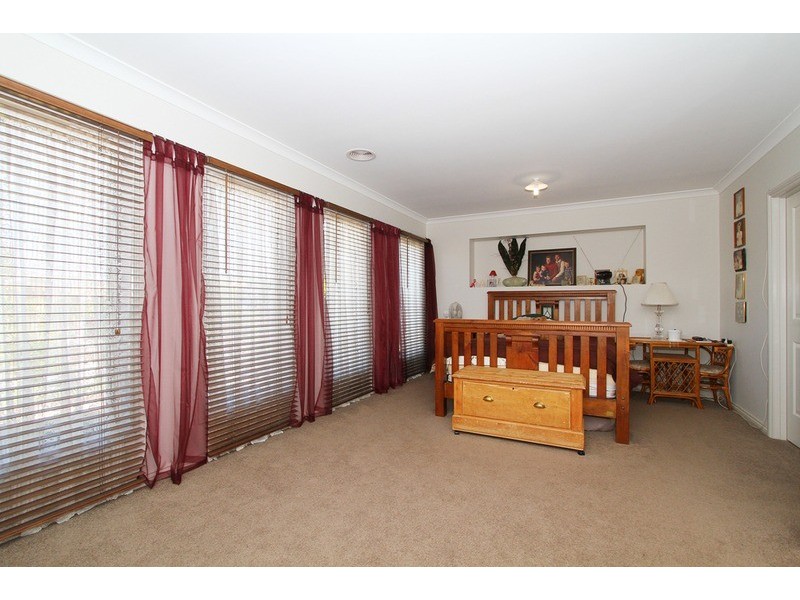 24 Highwood Drive, Hillside VIC 3037