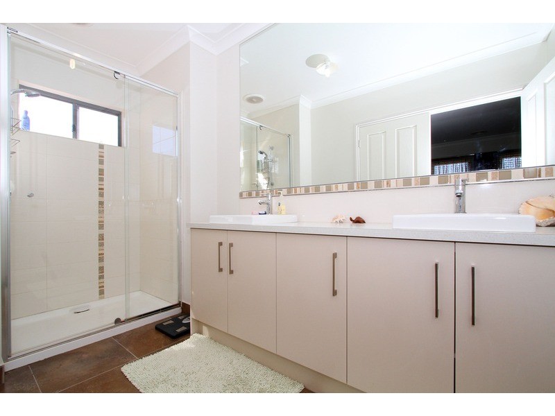 24 Highwood Drive, Hillside VIC 3037