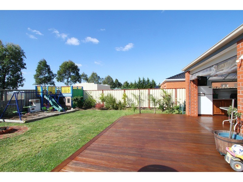 24 Highwood Drive, Hillside VIC 3037