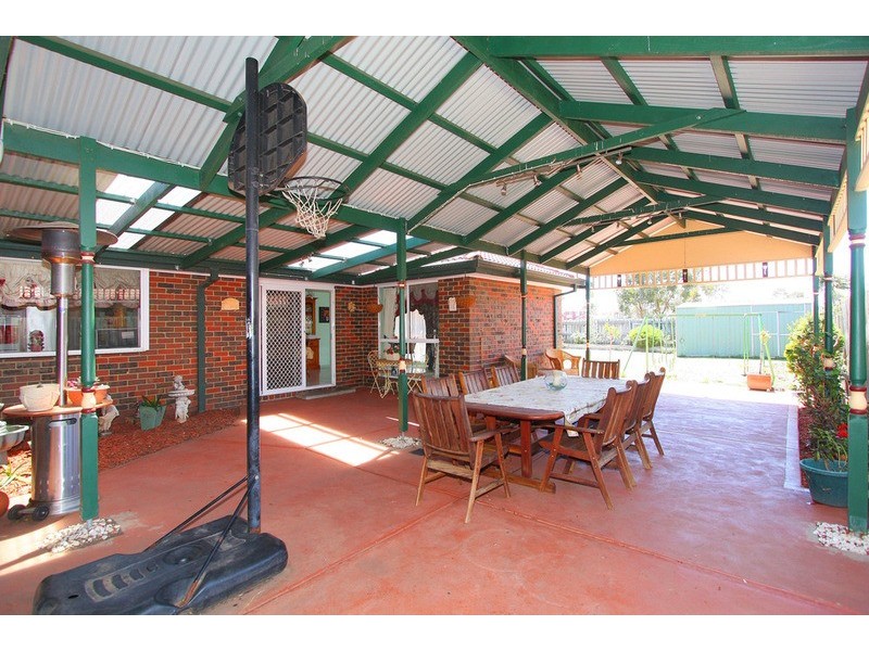 4 Landau Court, Taylors Lakes VIC 3038