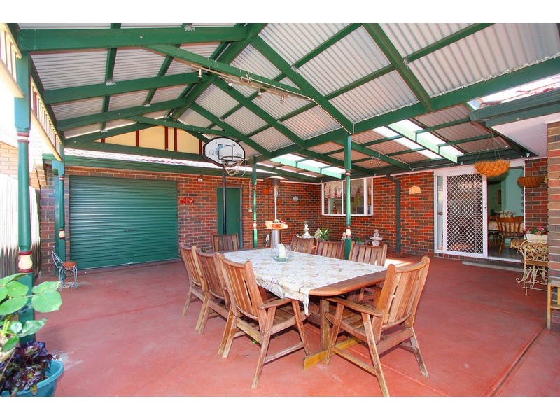 4 Landau Court, Taylors Lakes VIC 3038