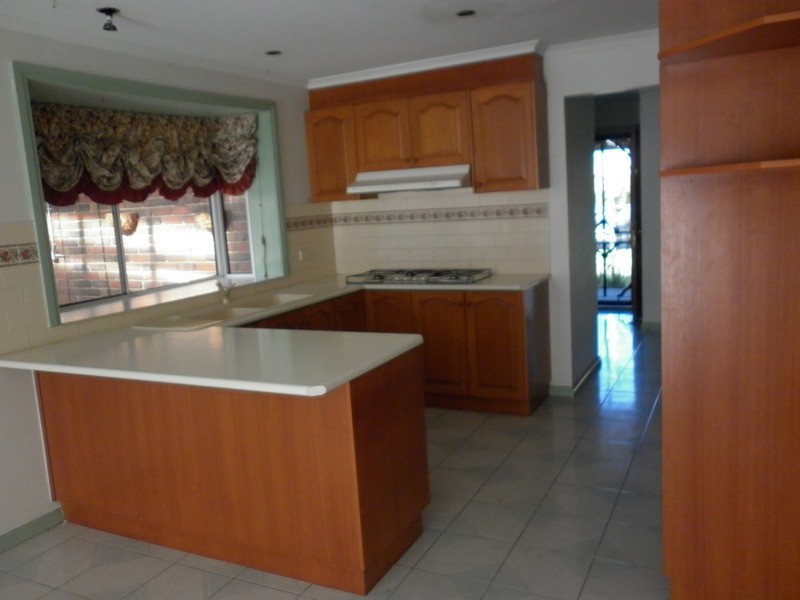 4 Landau Court, Taylors Lakes VIC 3038