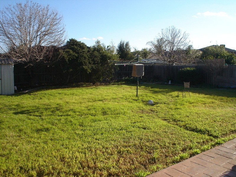 11 Sainsbury Avenue, Hillside VIC 3037