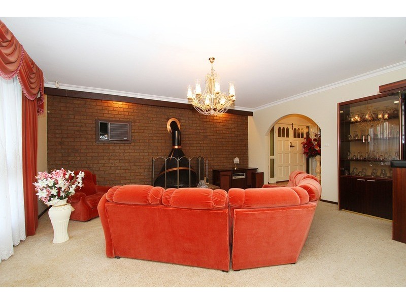 11 Munich Drive, Keilor Downs VIC 3038