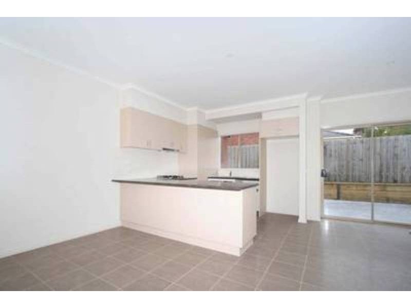 4/12 Buckingham Street, Sydenham VIC 3037