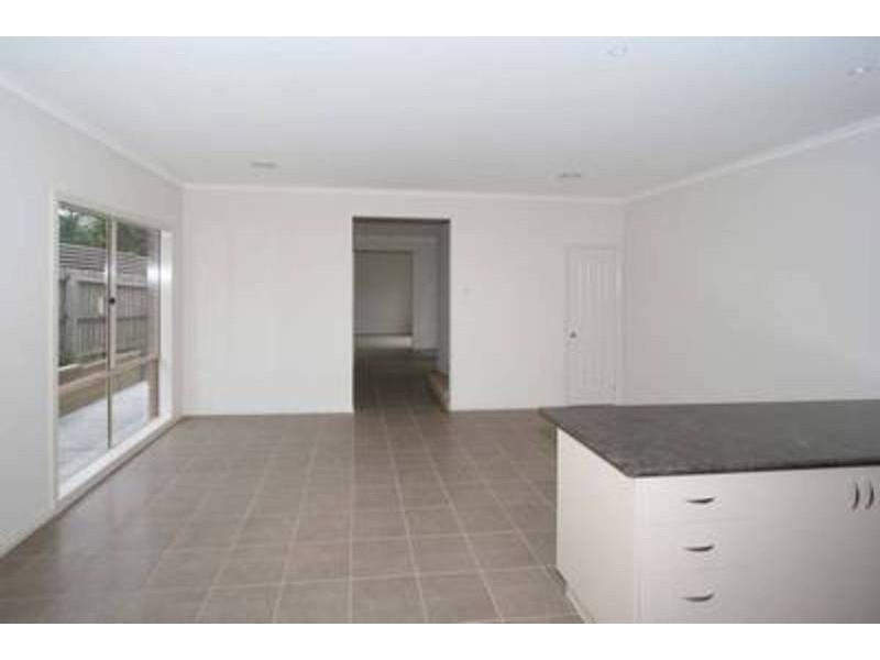 4/12 Buckingham Street, Sydenham VIC 3037