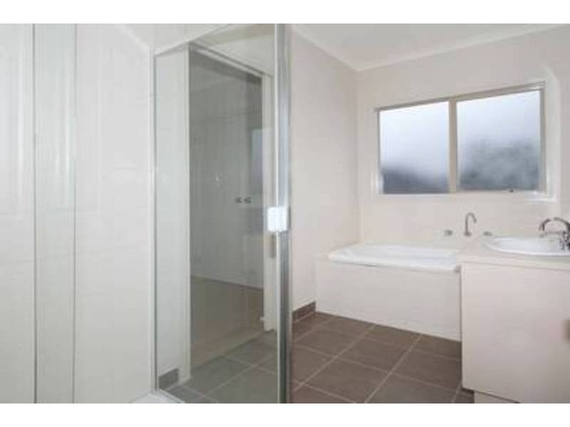 4/12 Buckingham Street, Sydenham VIC 3037