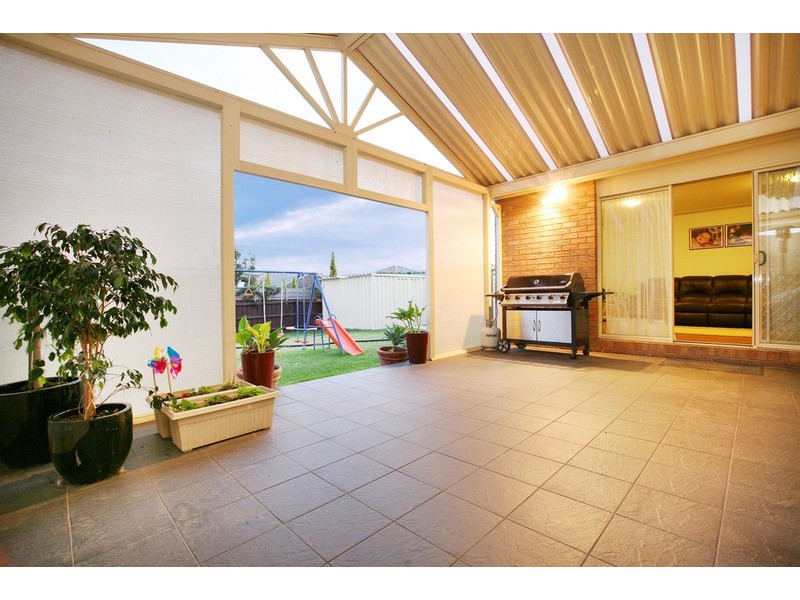 32 Queens Parade, Hillside VIC 3037