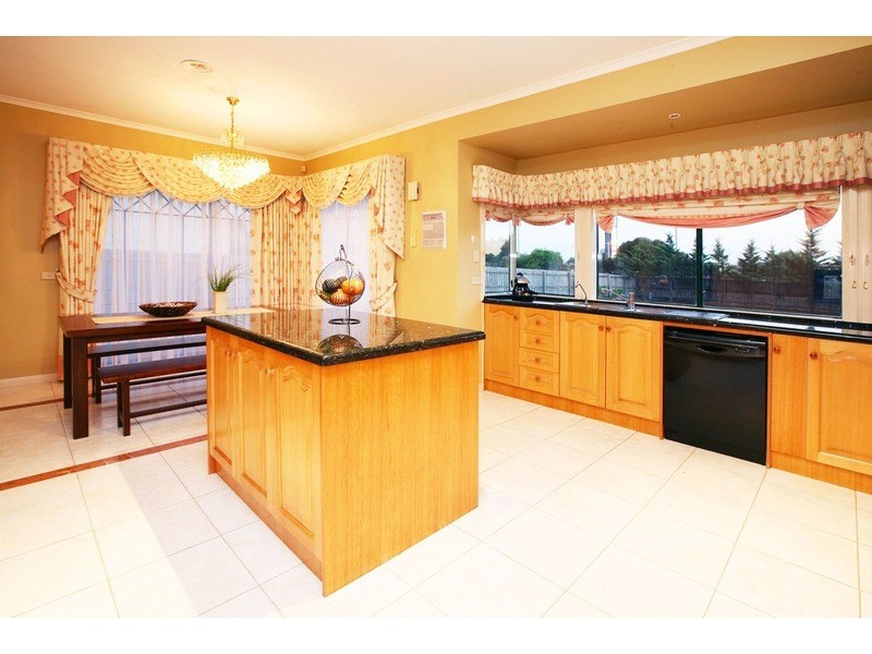 5 Drysdale Avenue, Taylors Lakes VIC 3038